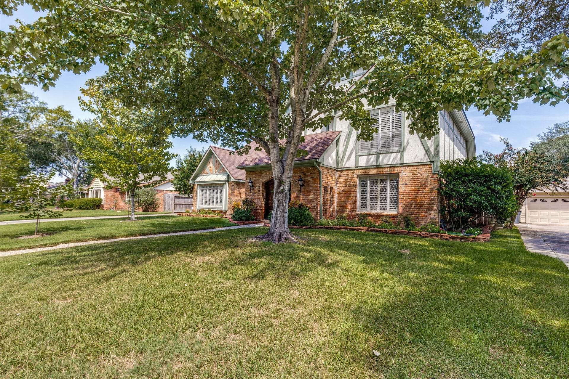 807 Longview Drive, Sugar Land, TX 77478 807 Longview Drive, Sugar Land, TX 77478