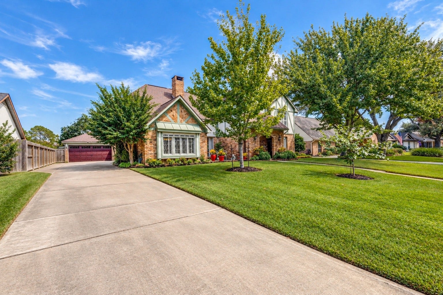 807 Longview Drive, Sugar Land, TX 77478 807 Longview Drive, Sugar Land, TX 77478