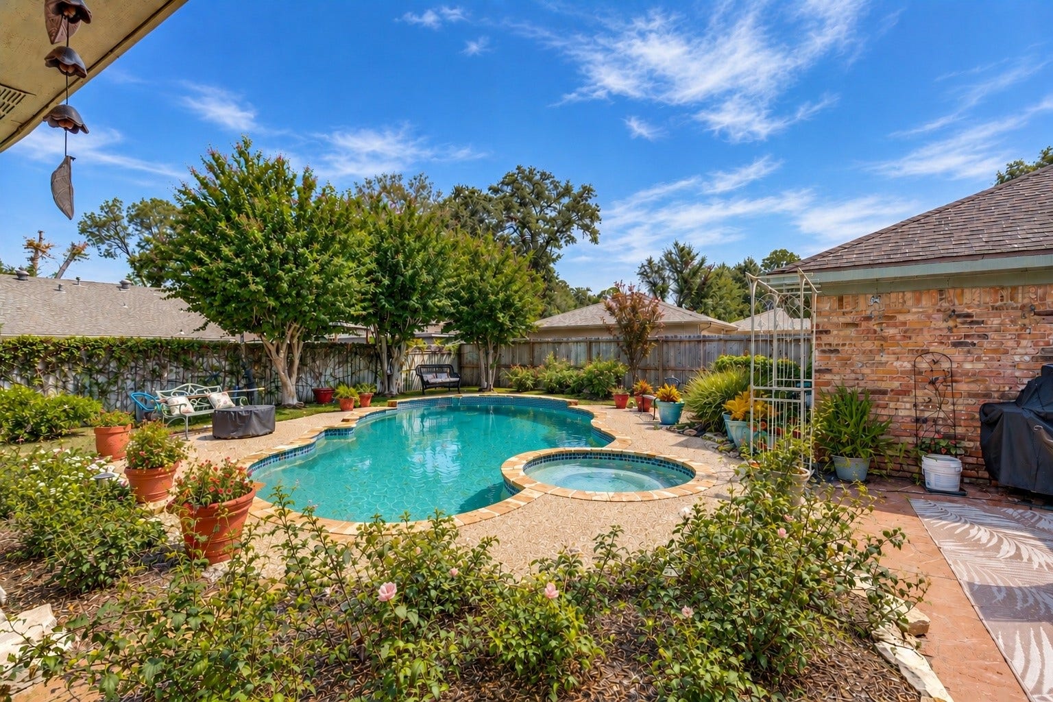 807 Longview Drive, Sugar Land, TX 77478 807 Longview Drive, Sugar Land, TX 77478
