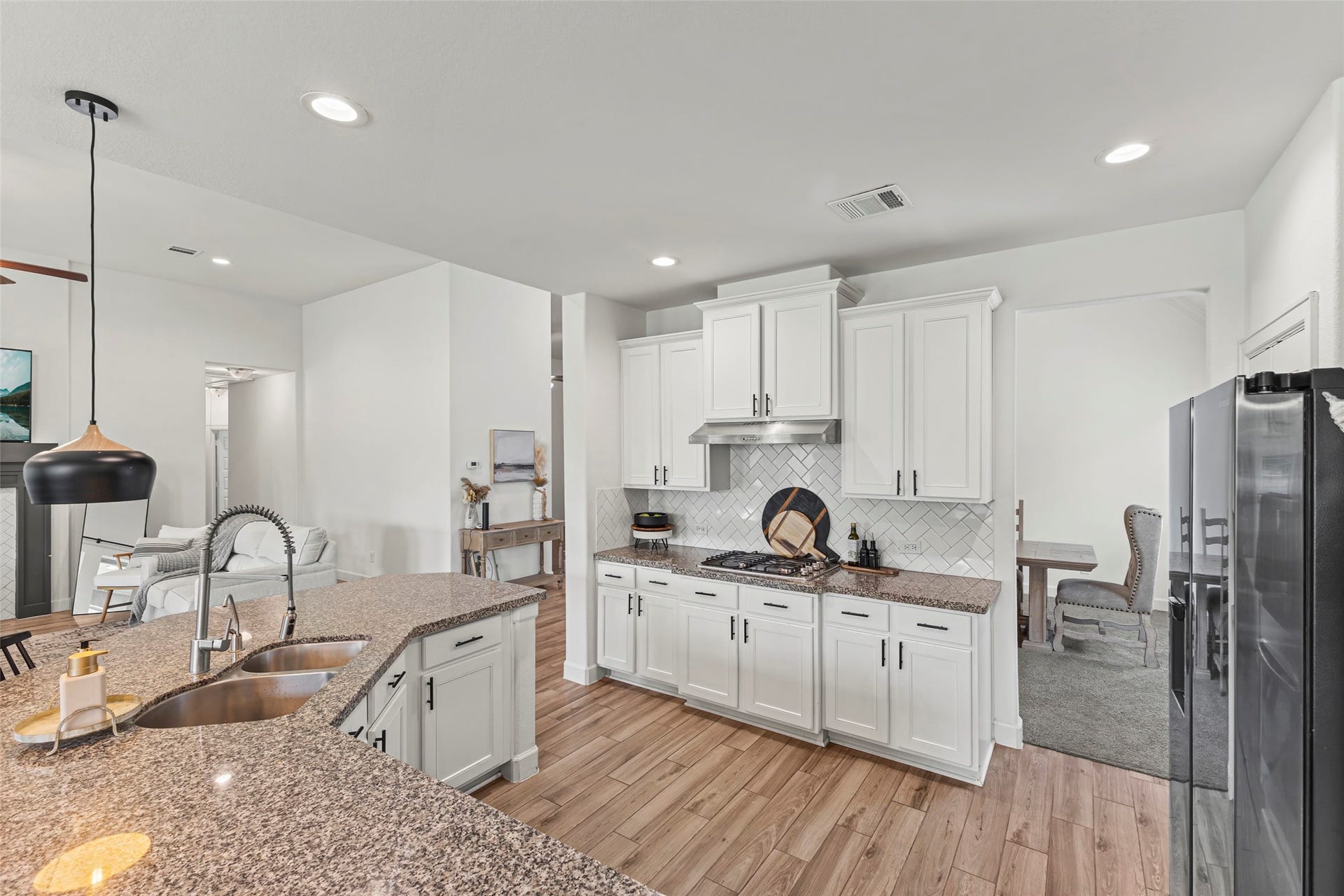 7823 Leighton Trail, Pasadena, TX 77505 7823 Leighton Trail, Pasadena, TX 77505