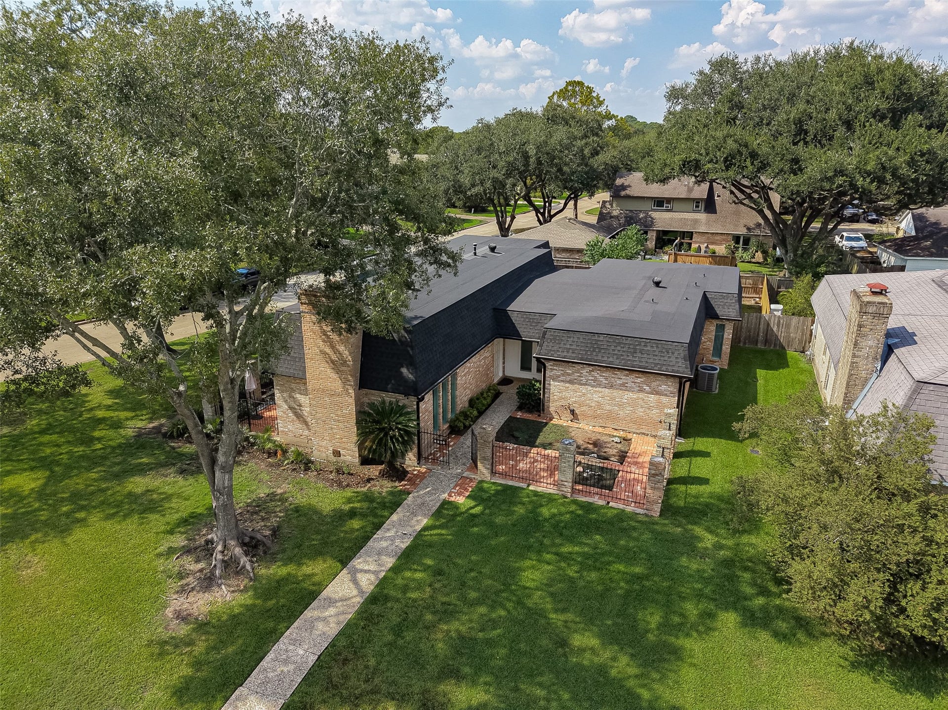 2230 S Fountain Valley Drive, Missouri City, TX 77459 2230 S Fountain Valley Drive, Missouri City, TX 77459