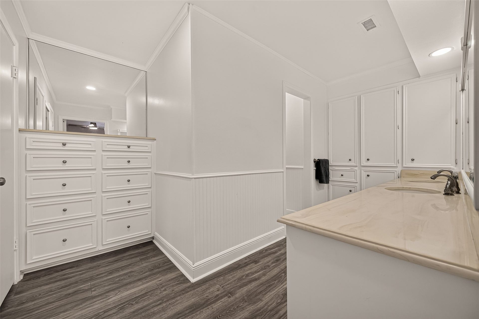 2230 S Fountain Valley Drive, Missouri City, TX 77459 Primary bathroom with dual sinks, built-in storage, and two walk-in closets.
