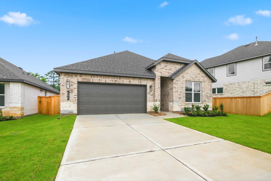 Property photo for 407 Summerset Landing Court, Conroe, TX