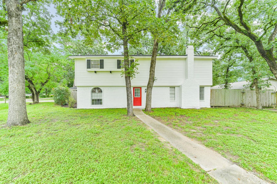 Property photo for 912 Brook Forest Drive, Conroe, TX