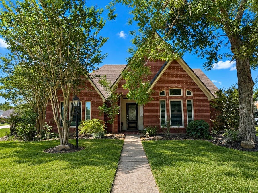 Property photo for 51 S Trillium Court, Lake Jackson, TX