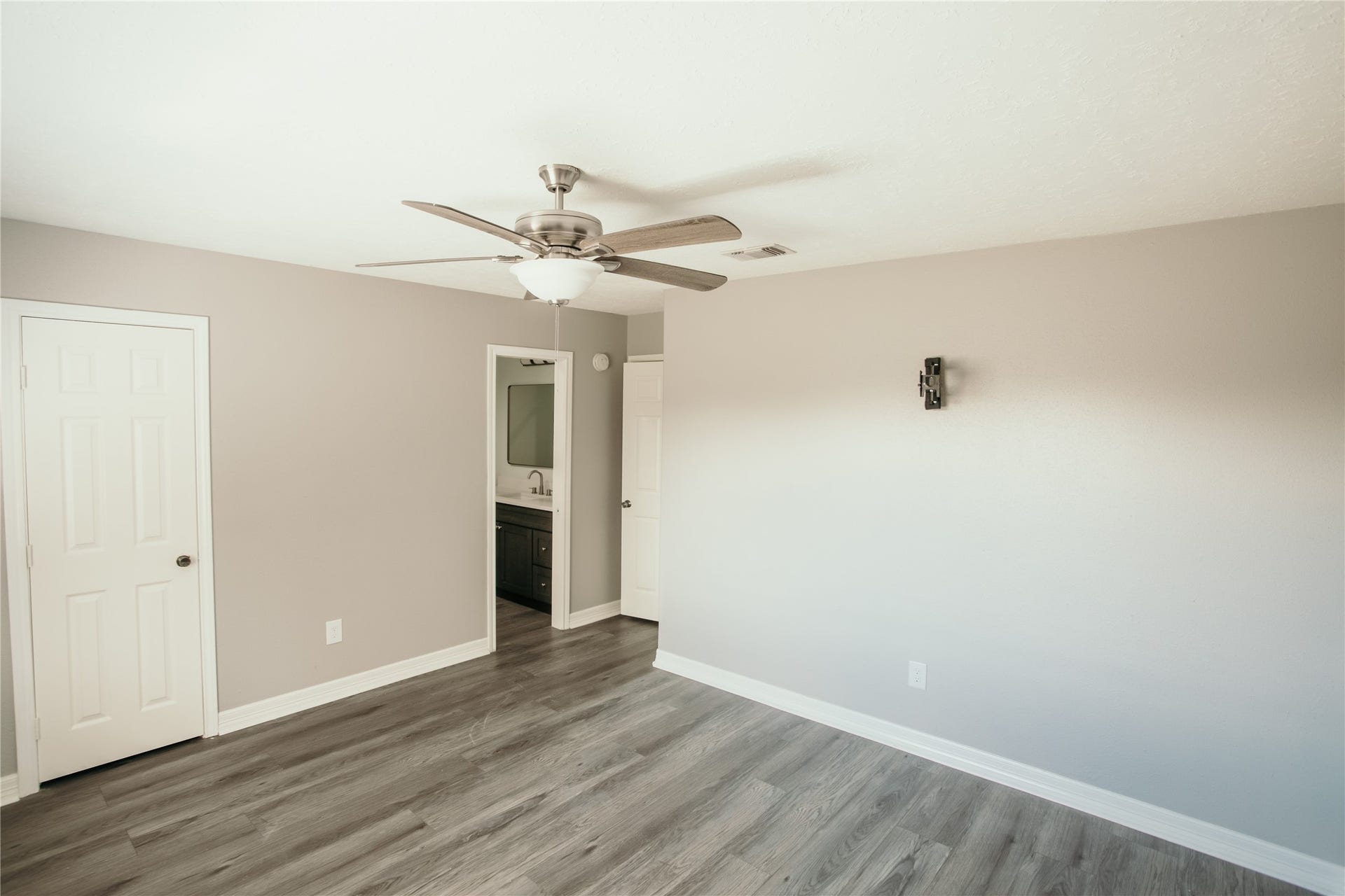311 Forest Hills Drive, League City, TX 77573 Master Bedroom