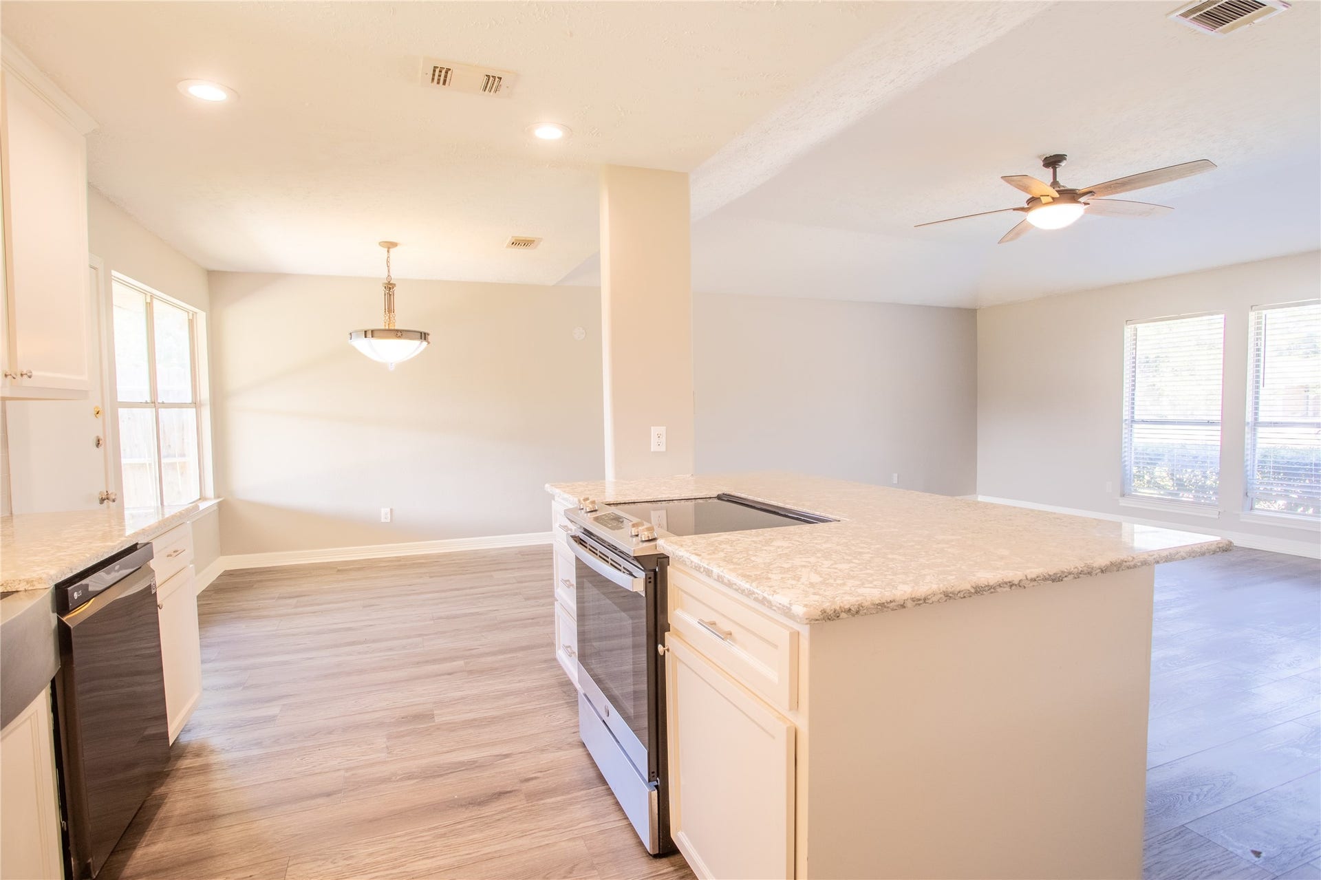 311 Forest Hills Drive, League City, TX 77573 Kitchen