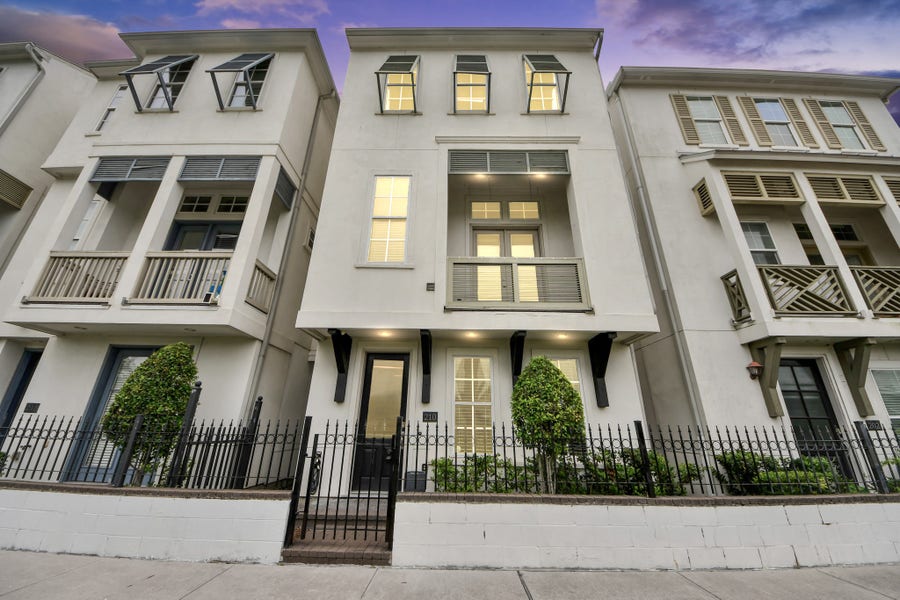 Property photo for 210 E 28th Street, Houston, TX
