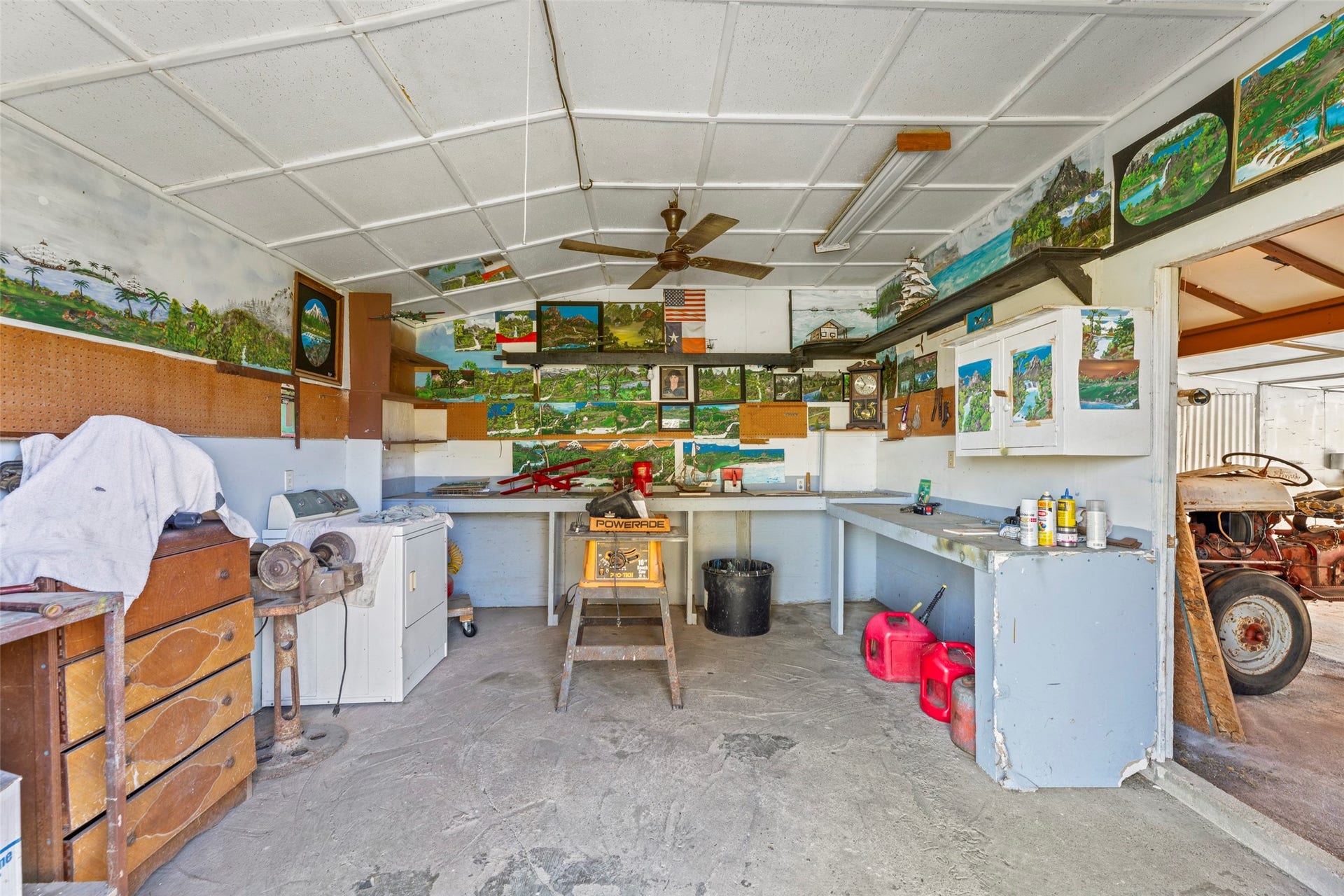 1542 Pilcik Road, Orchard, TX 77435 Inside of barn