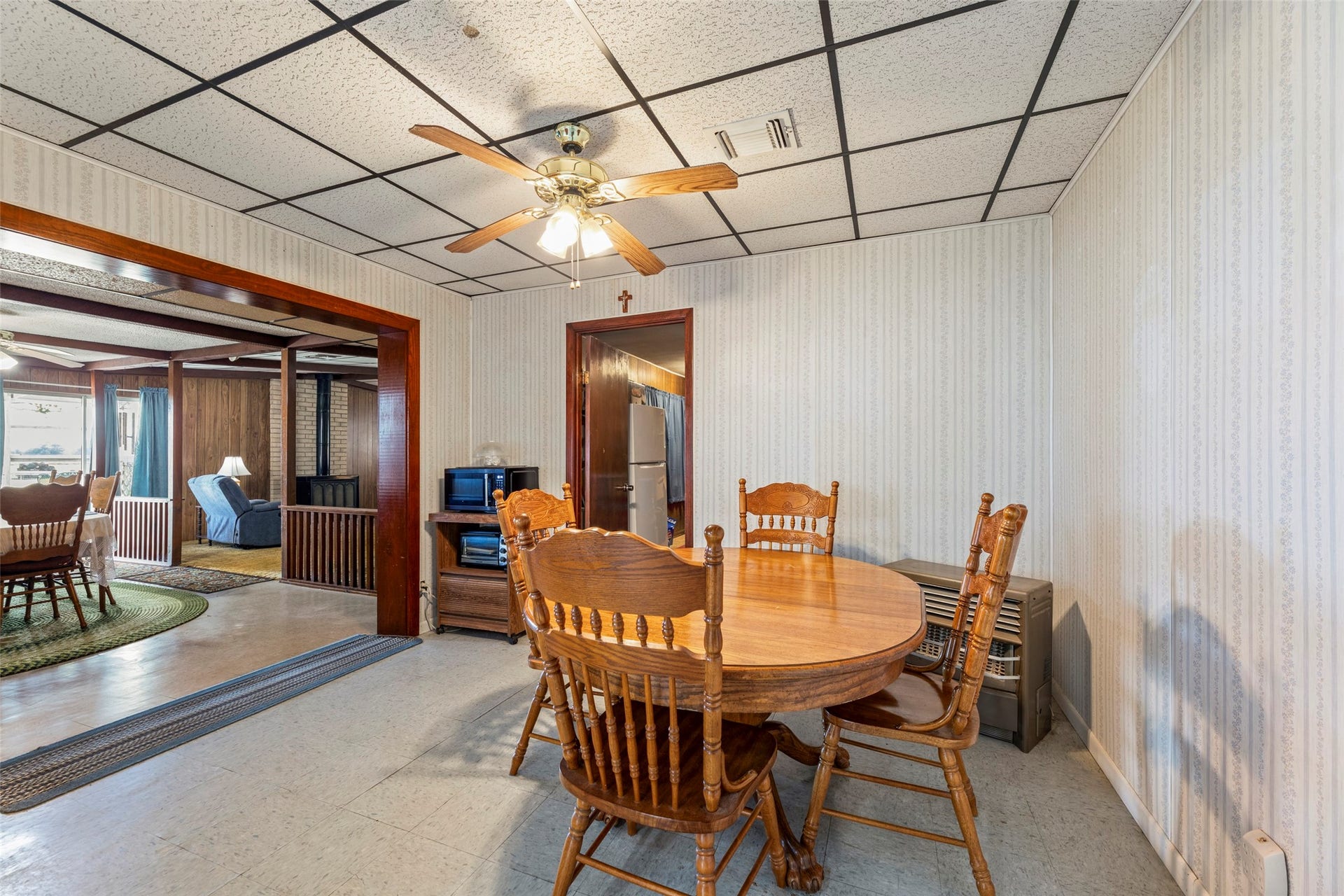 1542 Pilcik Road, Orchard, TX 77435 Breakfast area