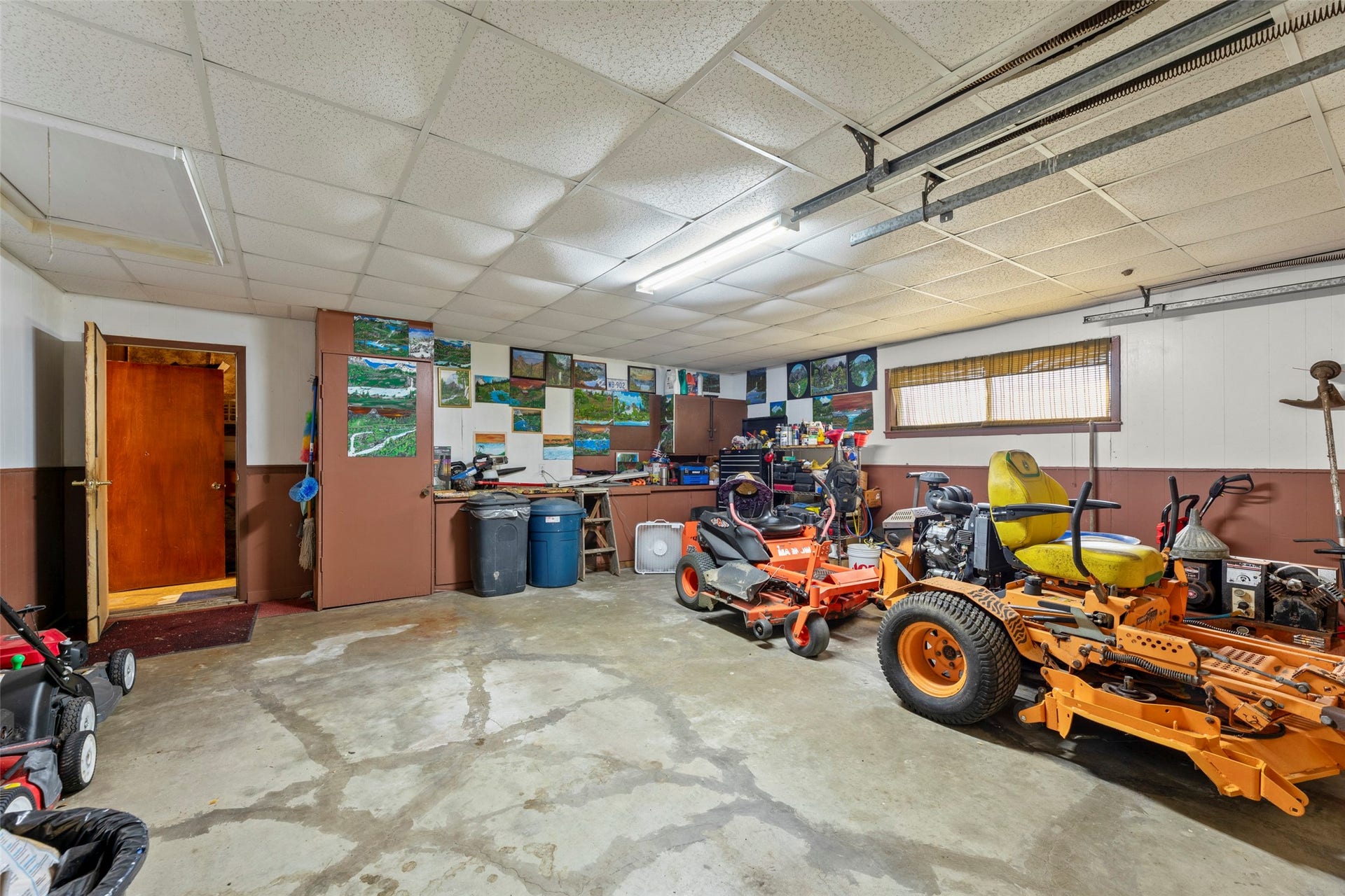 1542 Pilcik Road, Orchard, TX 77435 Inside of barn