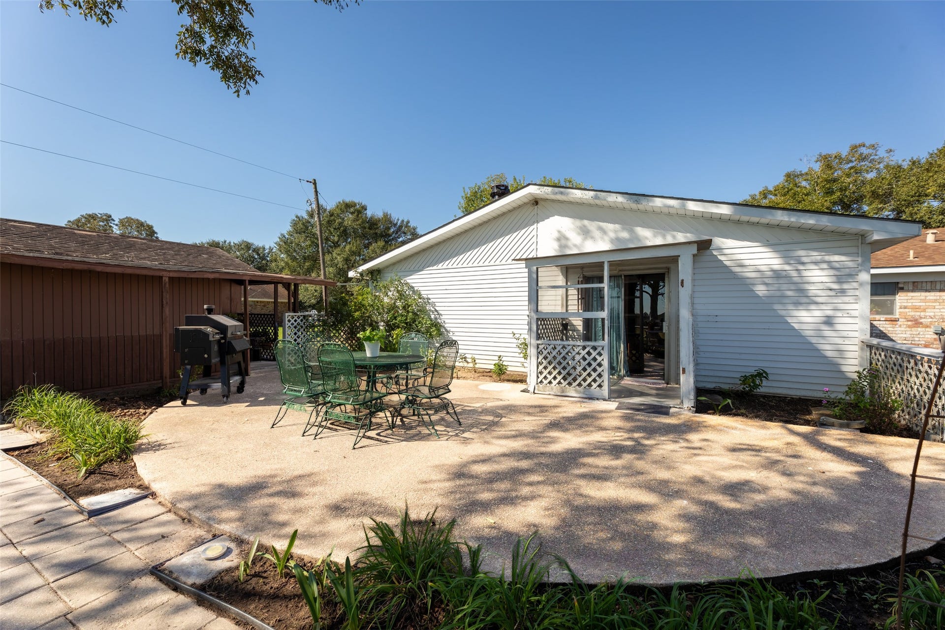 1542 Pilcik Road, Orchard, TX 77435 Back patio