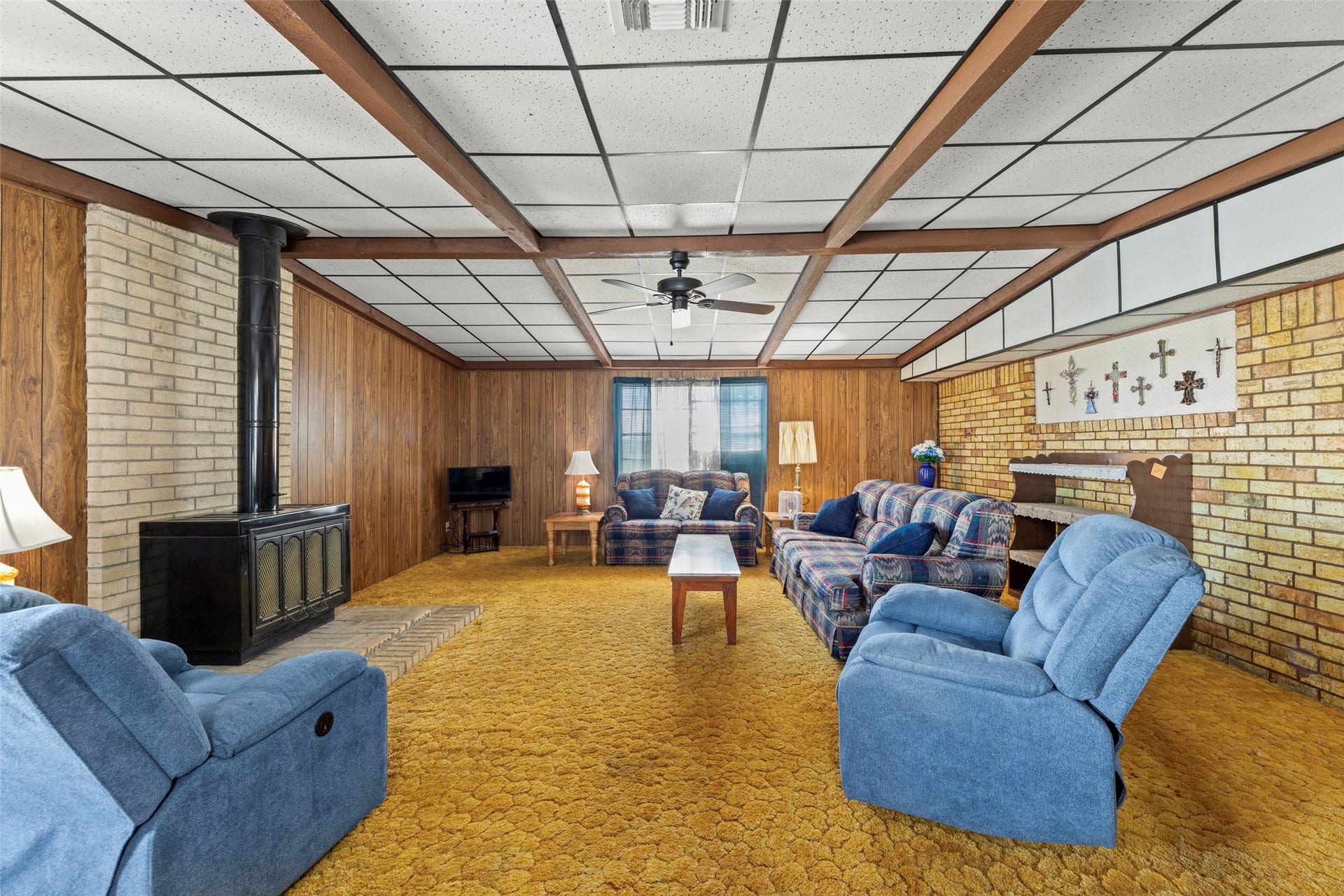 1542 Pilcik Road, Orchard, TX 77435 Family room