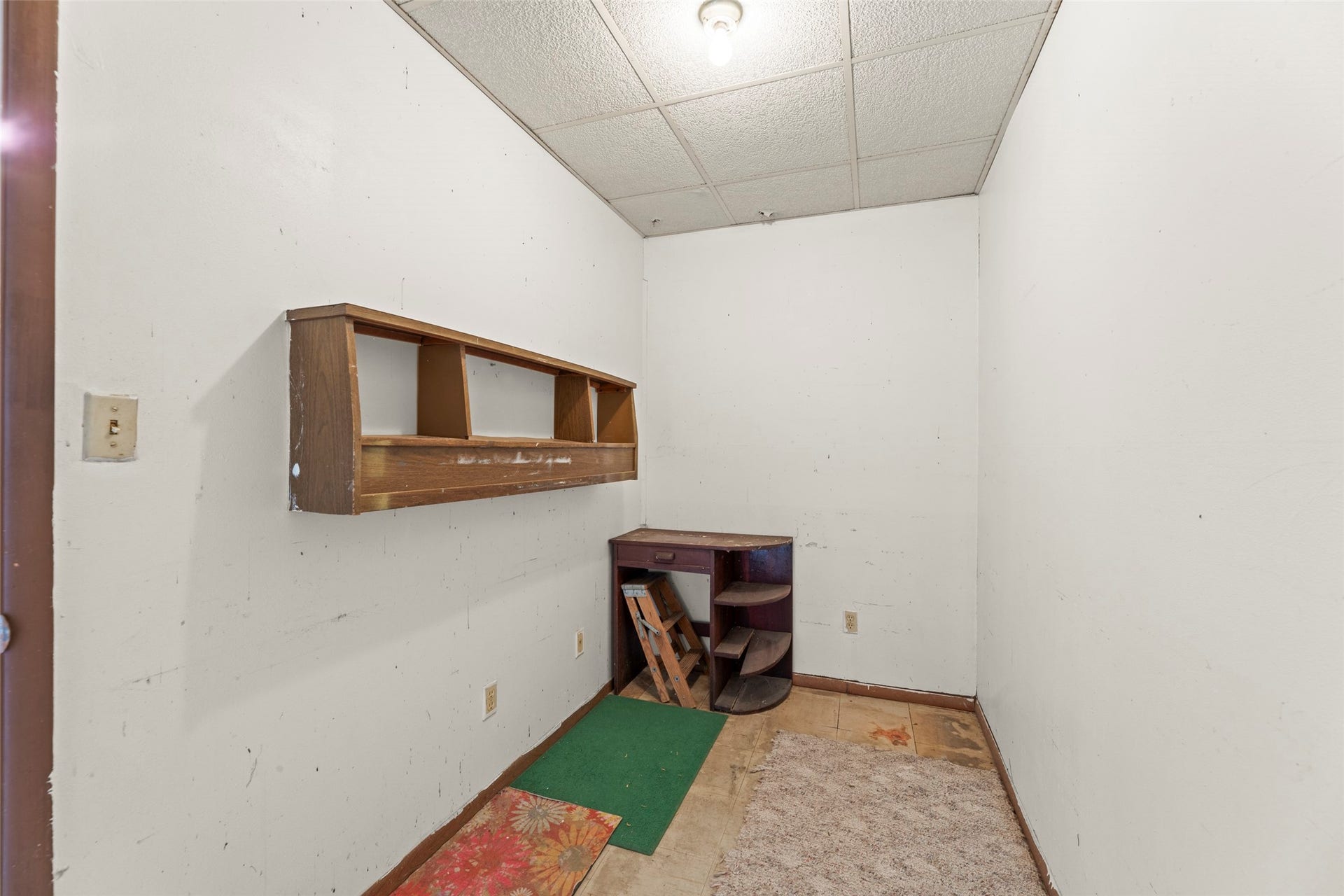1542 Pilcik Road, Orchard, TX 77435 Office/workshop in utility room building