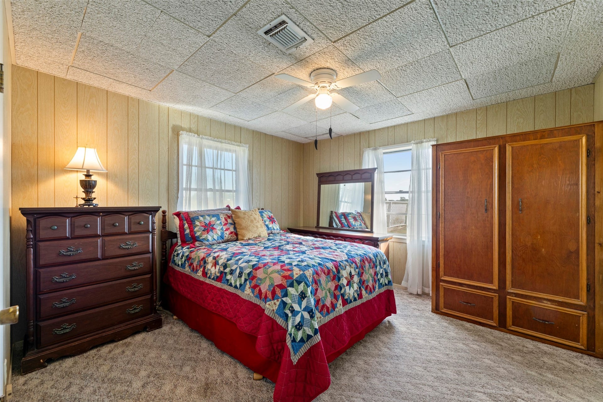 1542 Pilcik Road, Orchard, TX 77435 Primary bedroom