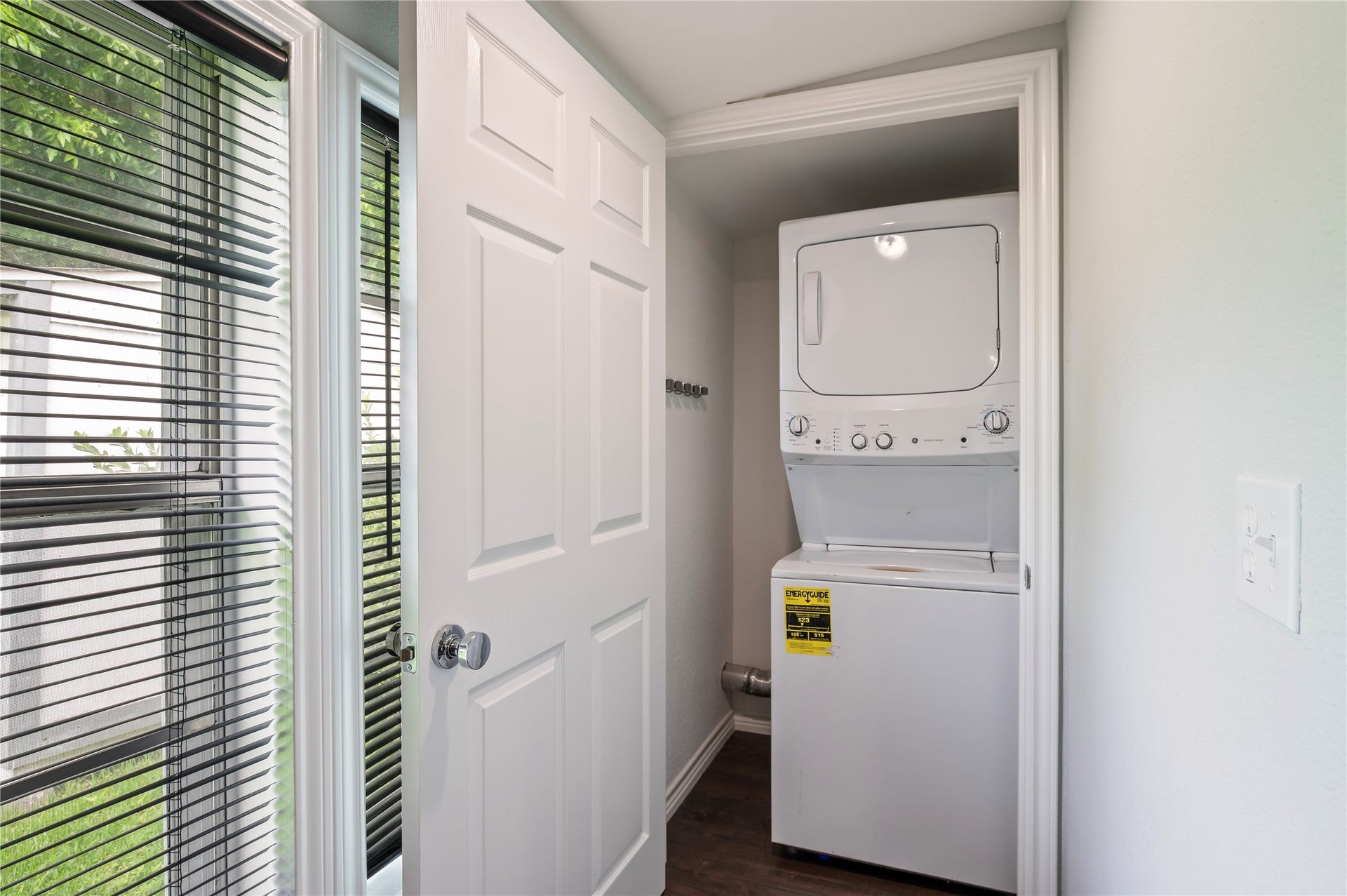 423 Elmo Street, La Marque, TX 77568 utility room next to dining area