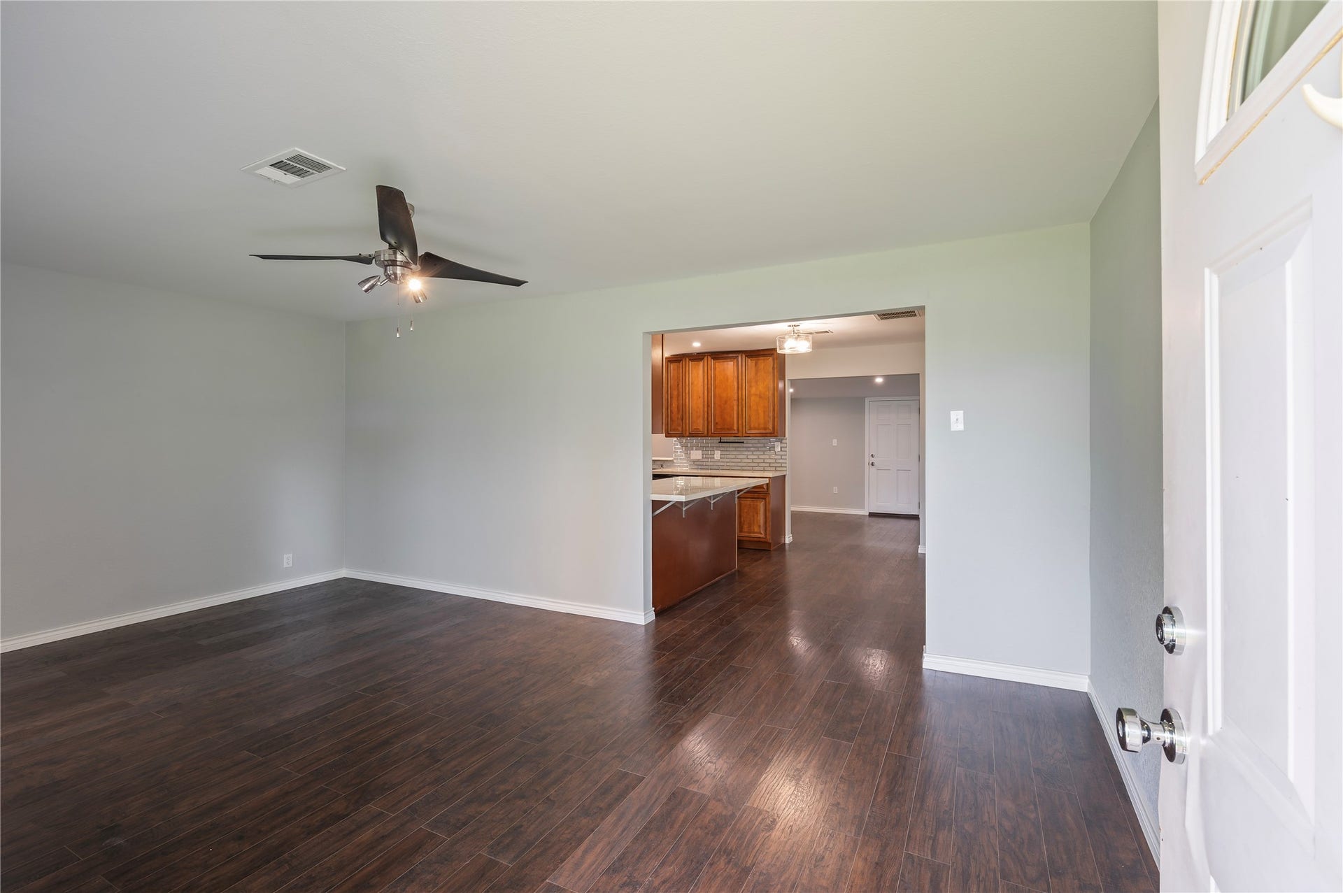 423 Elmo Street, La Marque, TX 77568 Entry to living room view