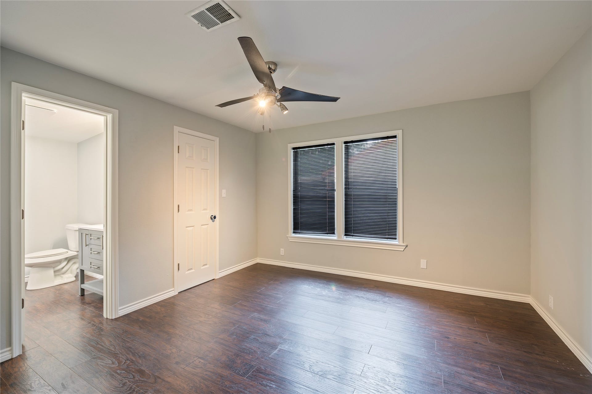 423 Elmo Street, La Marque, TX 77568 primary bedroom