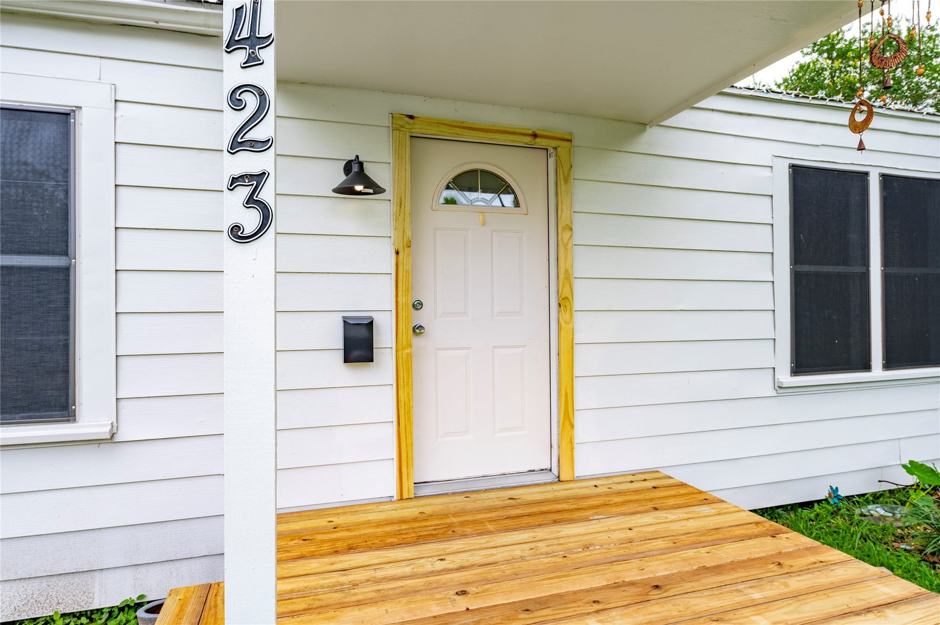 423 Elmo Street, La Marque, TX 77568 front door