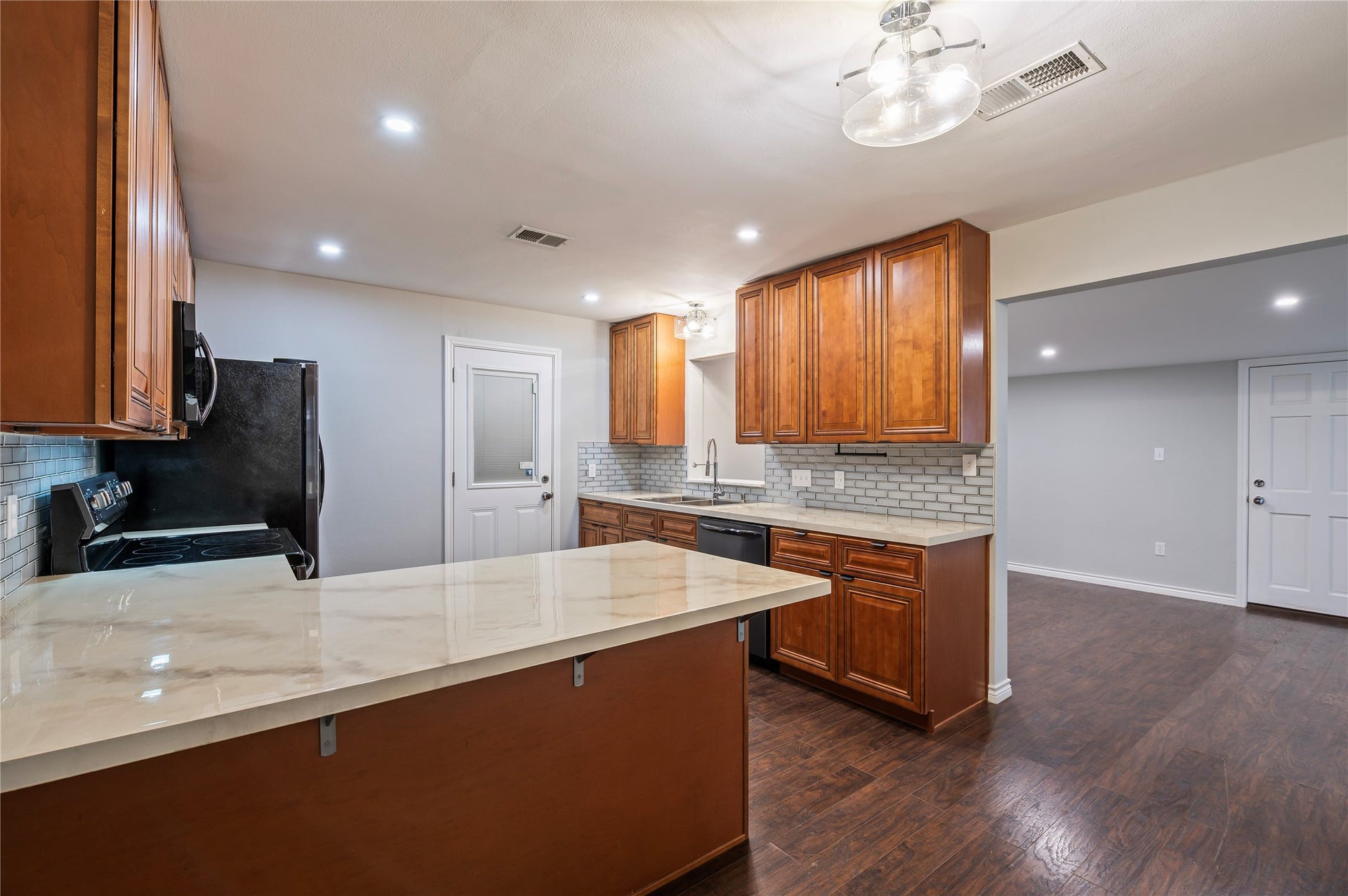 423 Elmo Street, La Marque, TX 77568 kitchen view