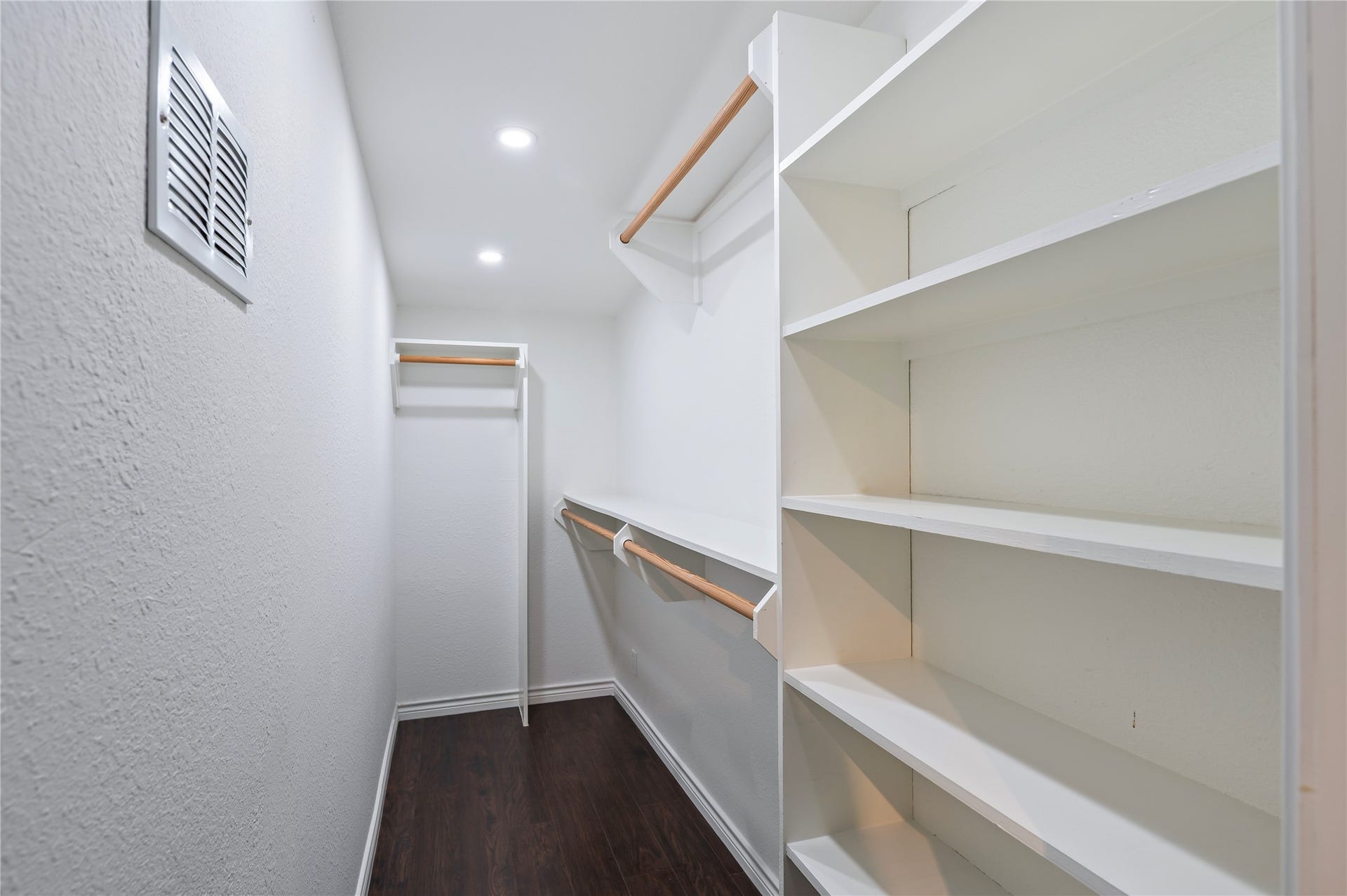 423 Elmo Street, La Marque, TX 77568 primary closet