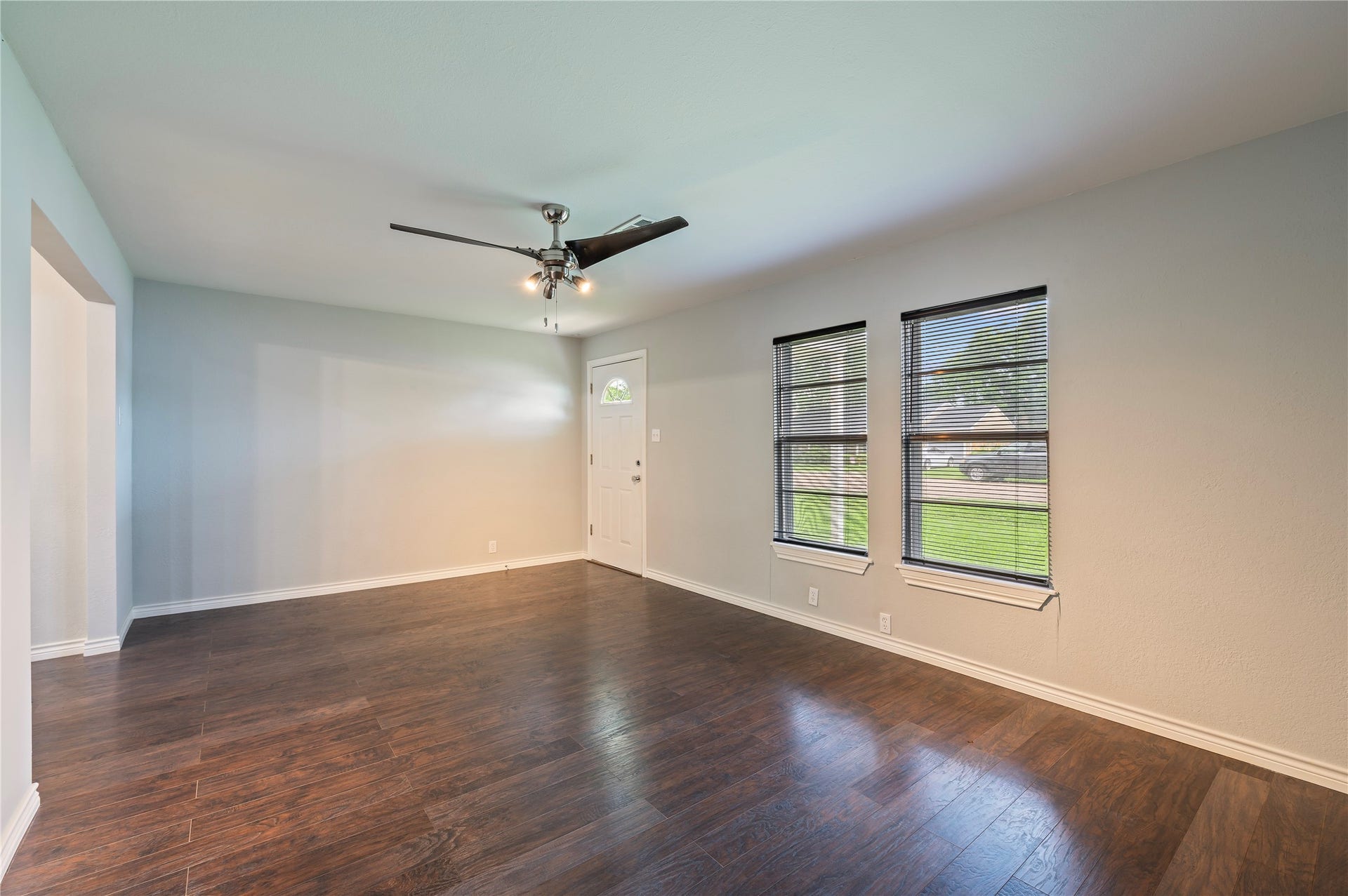 423 Elmo Street, La Marque, TX 77568 another living room view