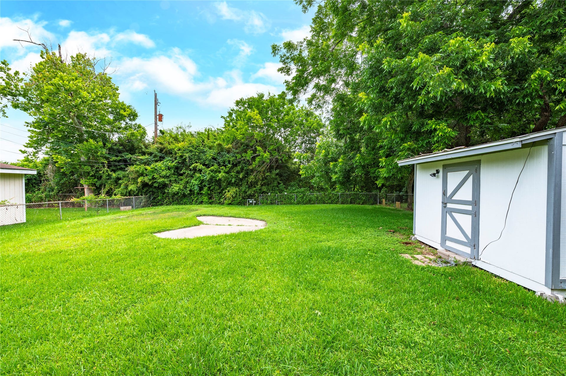 423 Elmo Street, La Marque, TX 77568 backyard view from backdoor