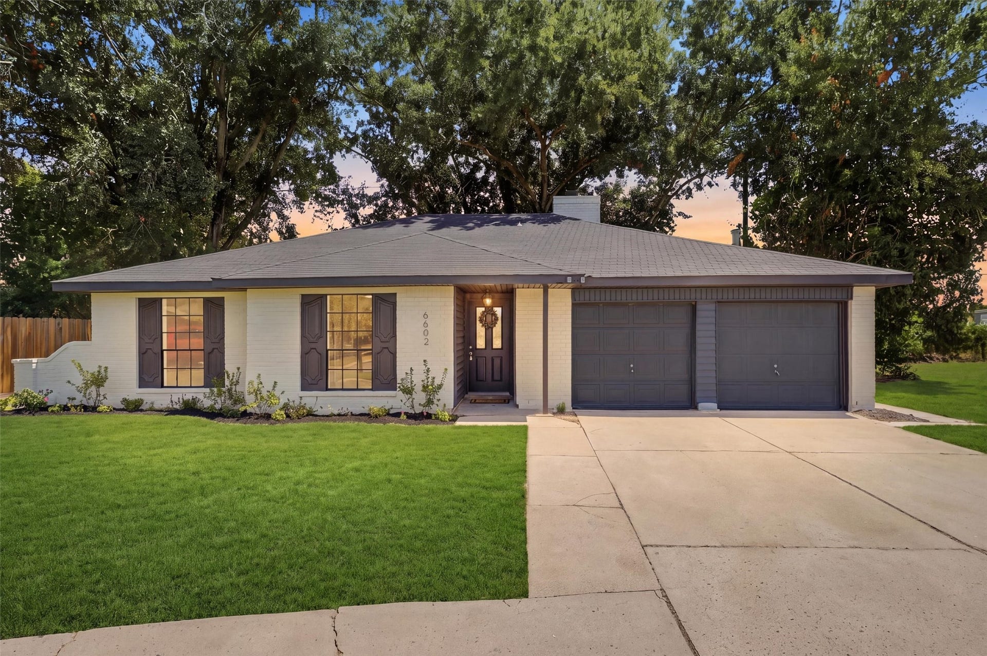 6602 Indian Falls Drive, Houston, TX 77489 Fresh design outside