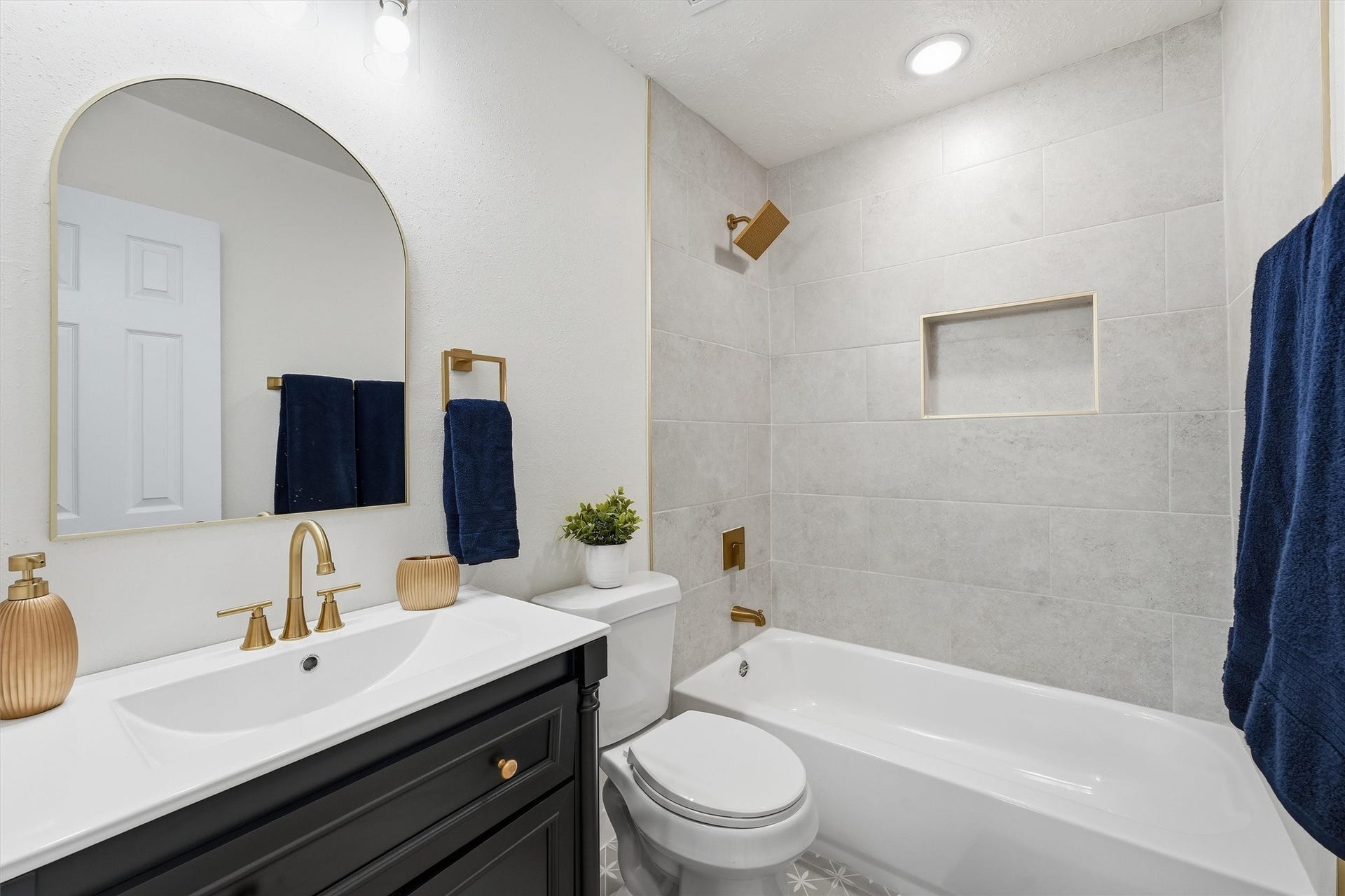 6602 Indian Falls Drive, Houston, TX 77489 6602 Indian Falls Drive, Houston, TX 77489