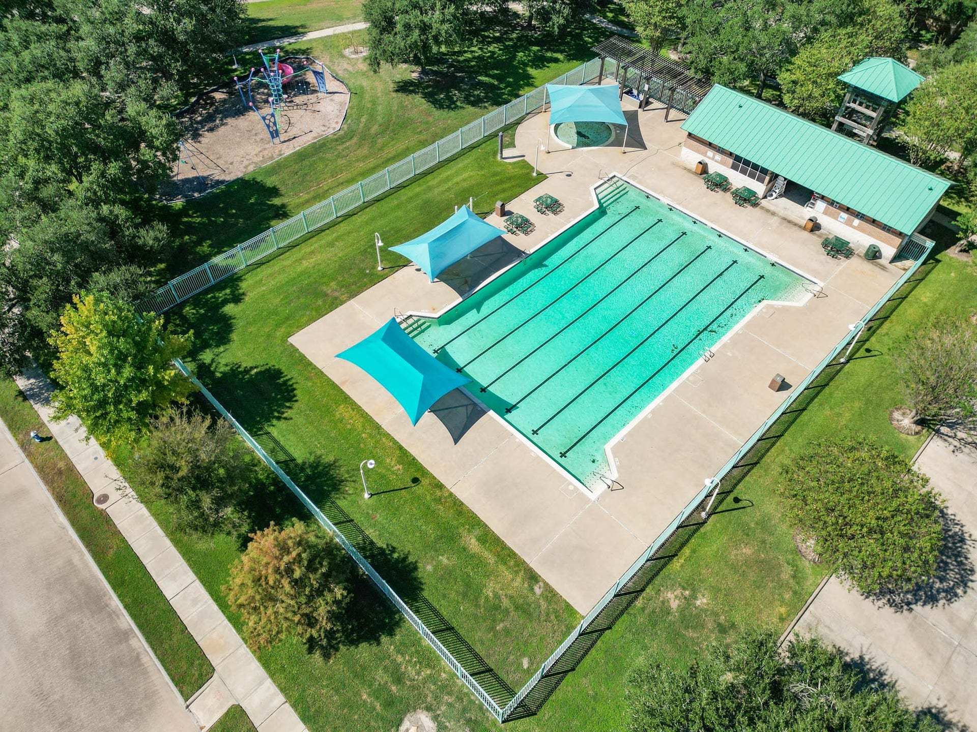 10003 Briarpark Trail Lane, Houston, TX 77064 Take advantage of the neighborhood swimming pool, a great place to cool off during those hot Texas summers!