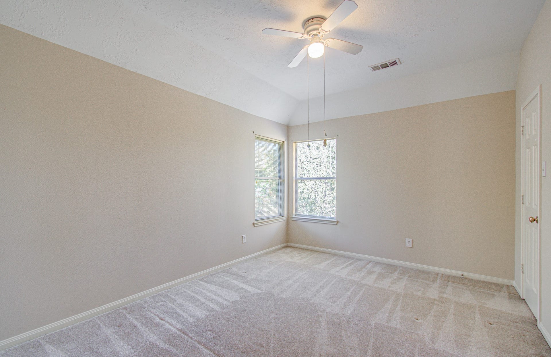 10003 Briarpark Trail Lane, Houston, TX 77064 Generously sized secondary bedroom offers flexibility for a bedroom, home office or creative space, with access to the upstairs shared bathroom.