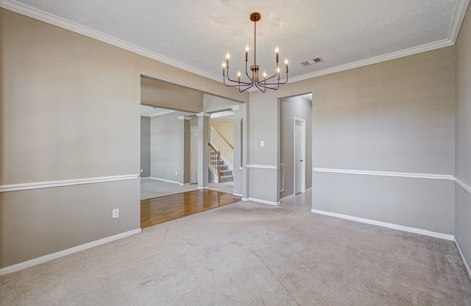 10003 Briarpark Trail Lane, Houston, TX 77064 Gather around the table! Spacious formal dining room offers plenty of possibilities for hosting memorable meals with family and friends.