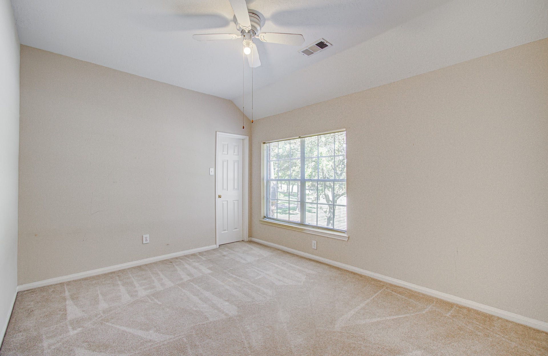 10003 Briarpark Trail Lane, Houston, TX 77064 Room to grow! Spacious upstairs bedroom offers possibilities for sleeping, studying, hobbies or an additional home office.