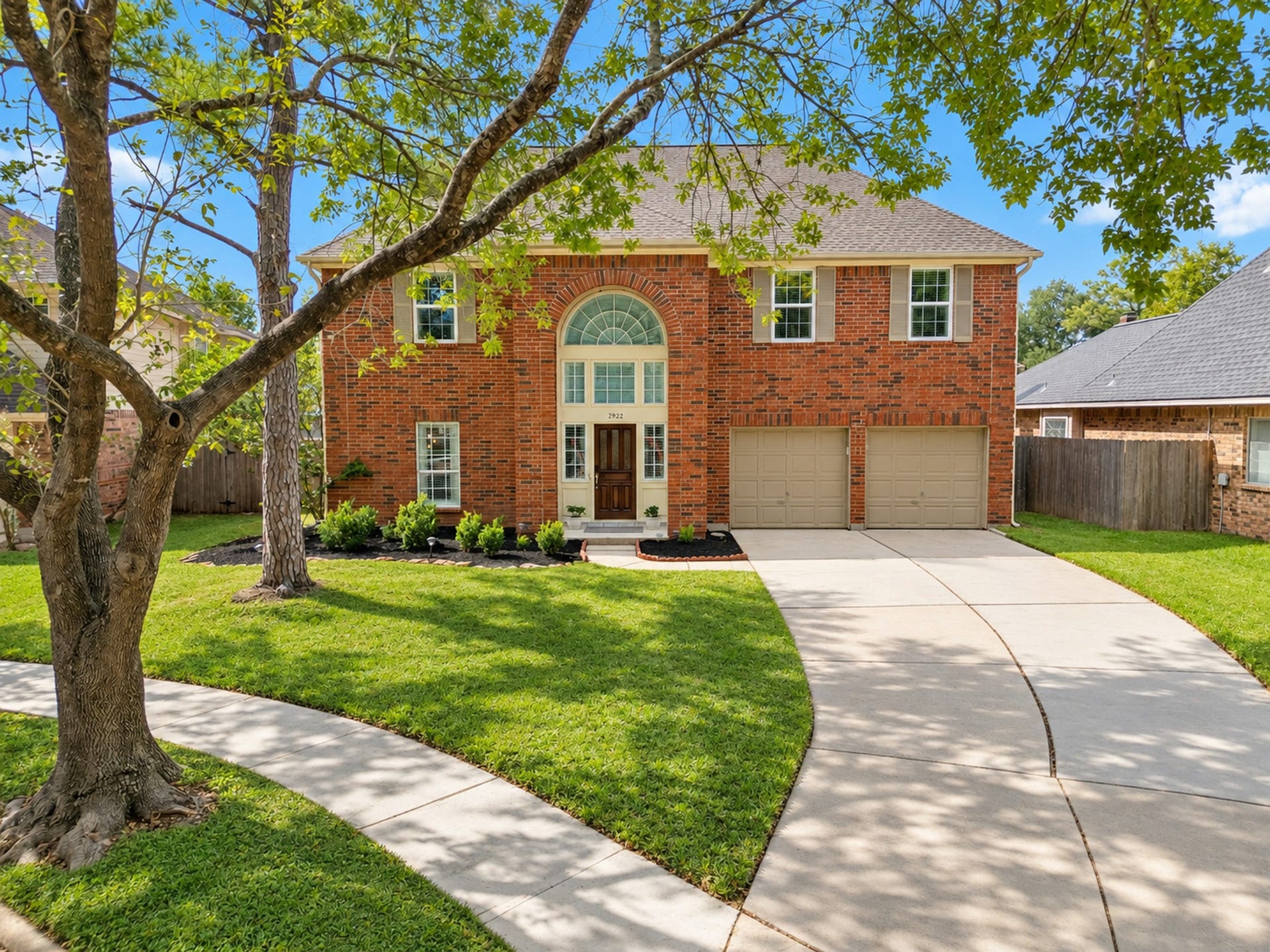 2922 Calendar Lake Drive, Missouri City, TX 77459 The home has a 2 car garage and extra long driveway to accomodate guest parking