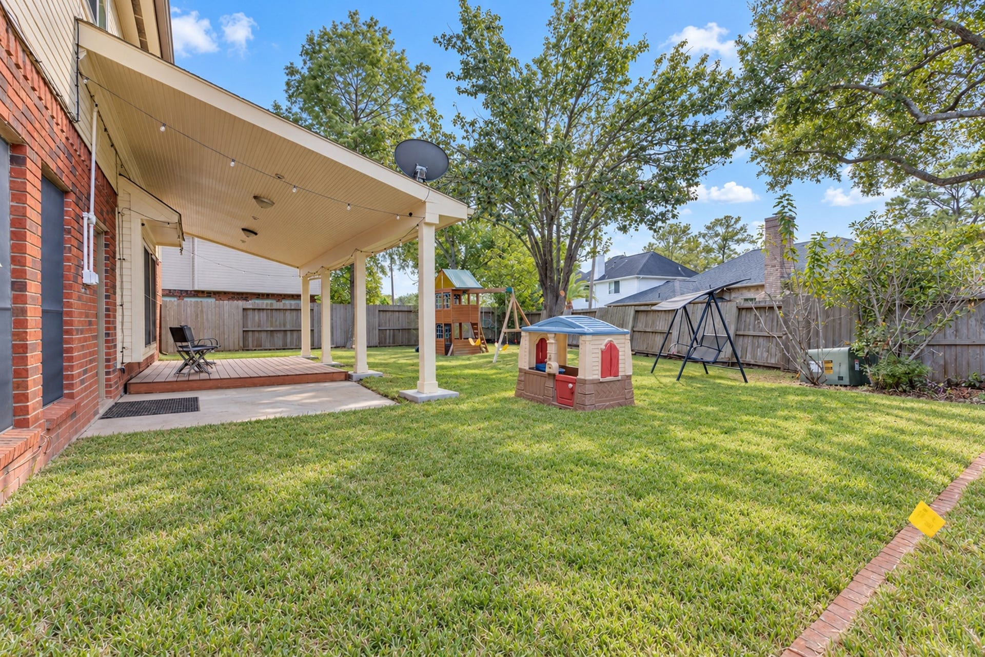 2922 Calendar Lake Drive, Missouri City, TX 77459 The backyard has mature trees in and aroiund it that provide shade and privacy!