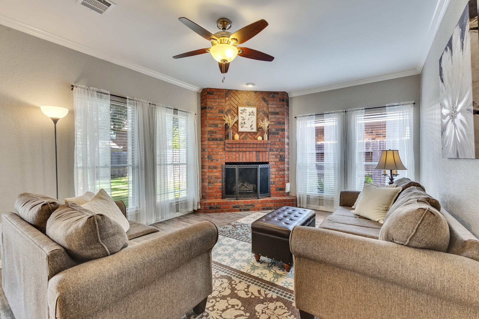 2922 Calendar Lake Drive, Missouri City, TX 77459 The famiky room has a gas log fireplace that adds festive ambiance!