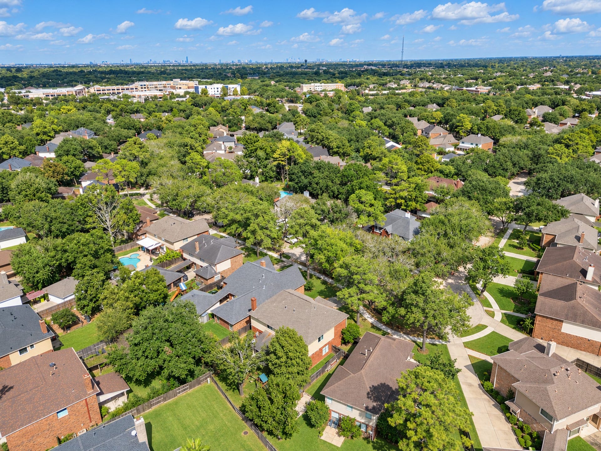 2922 Calendar Lake Drive, Missouri City, TX 77459 The home is seconds from Highway 6, HEB, and all of the amenities of Sugar Land and Missouri City!!