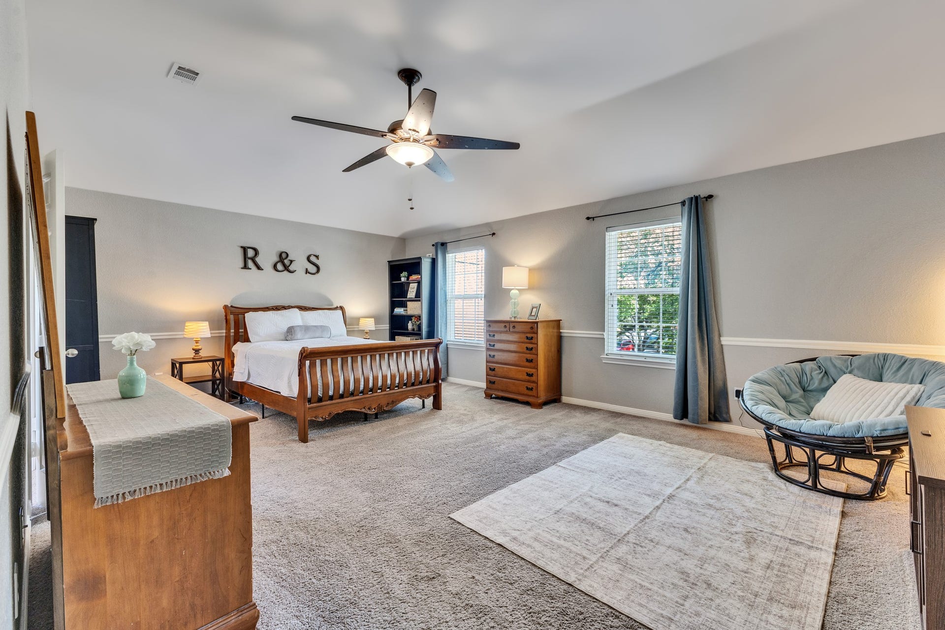2922 Calendar Lake Drive, Missouri City, TX 77459 Primary bedroom-- huge room with space for a private sitting area