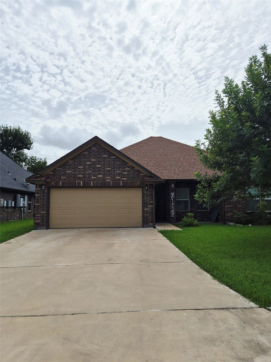Property photo for 218 Majestic Oak Circle, Houston, TX