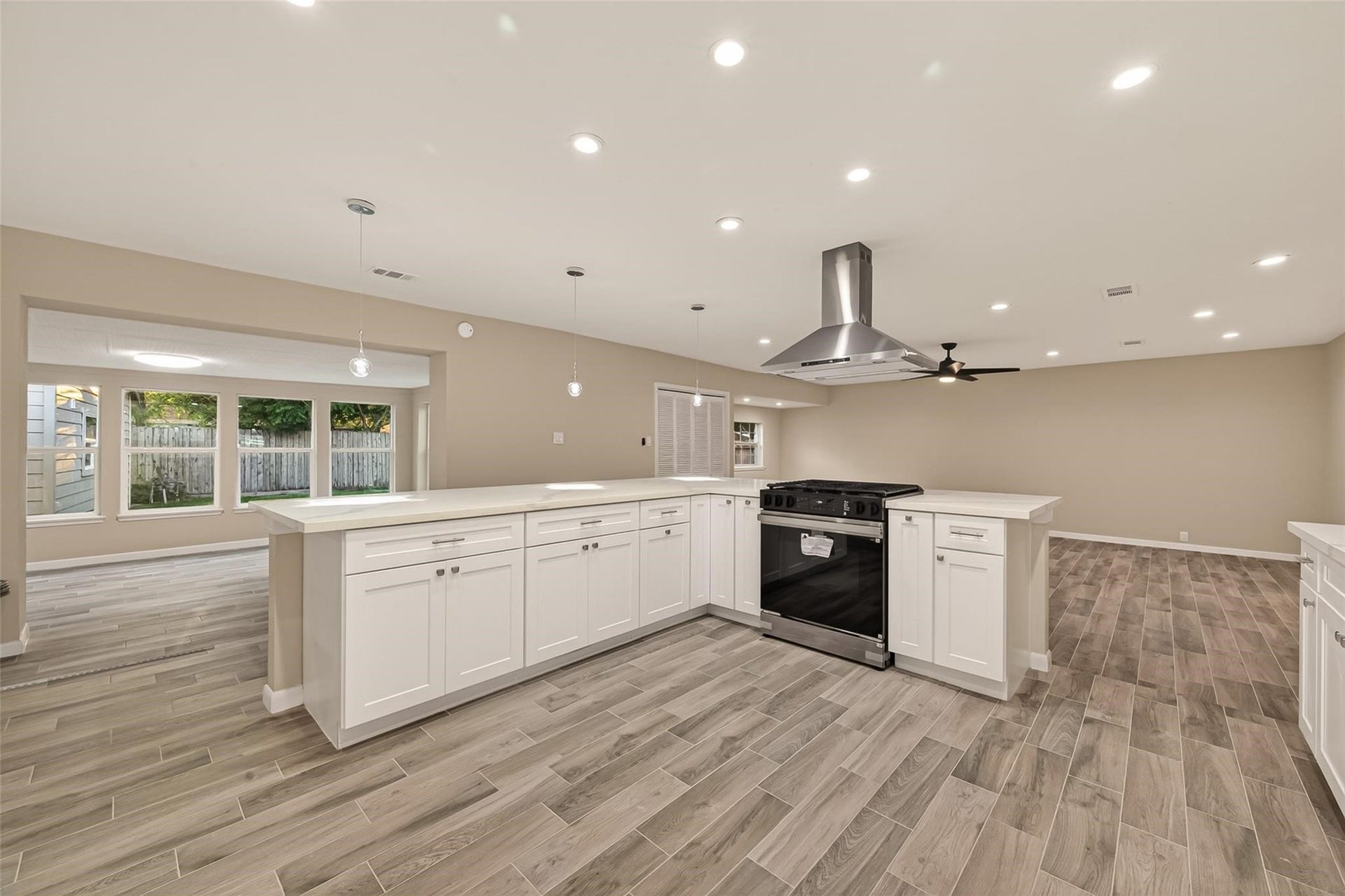 11206 Huggins Drive, Houston, TX 77035 11206 Huggins Drive, Houston, TX 77035