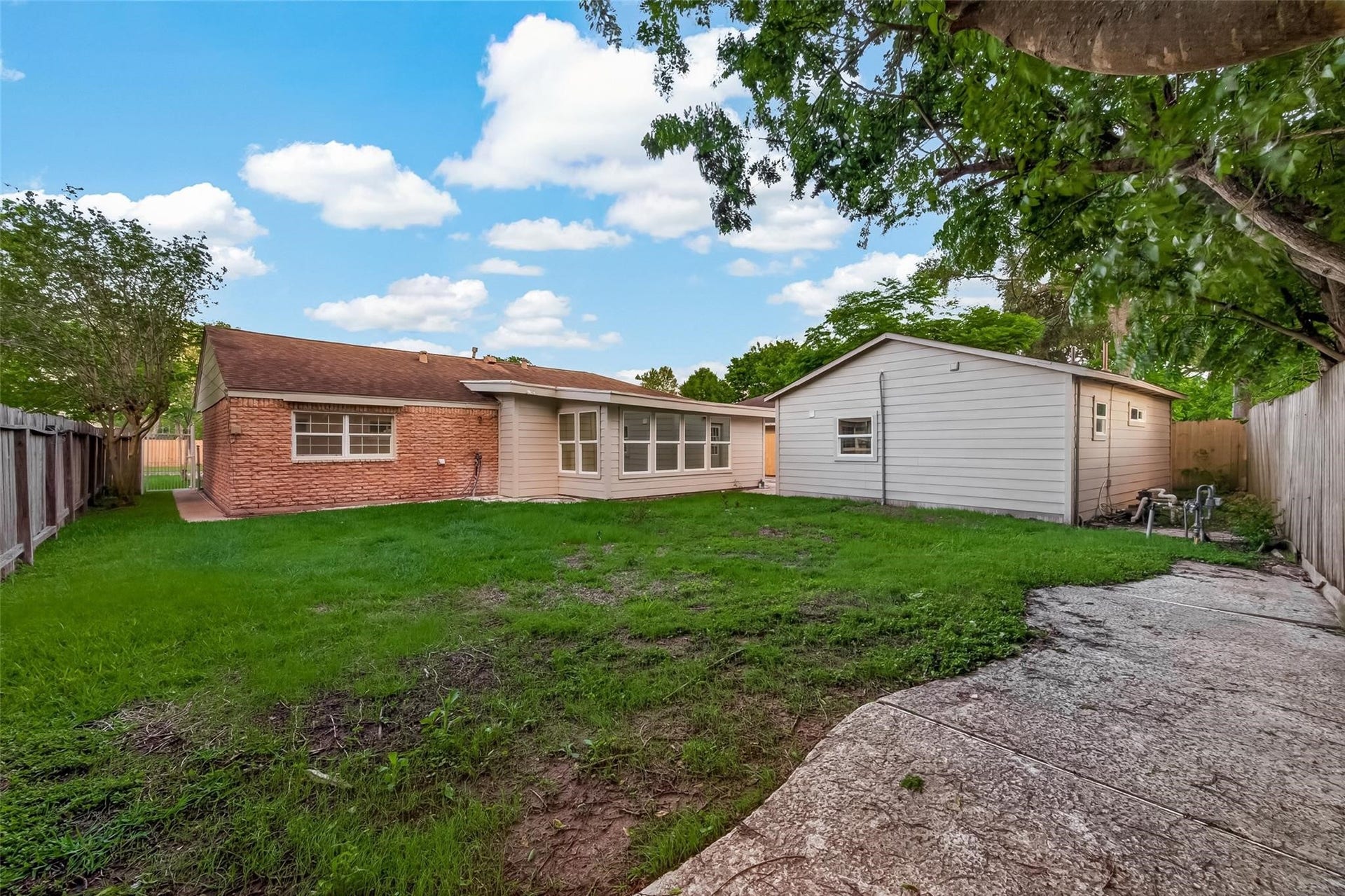 11206 Huggins Drive, Houston, TX 77035 11206 Huggins Drive, Houston, TX 77035