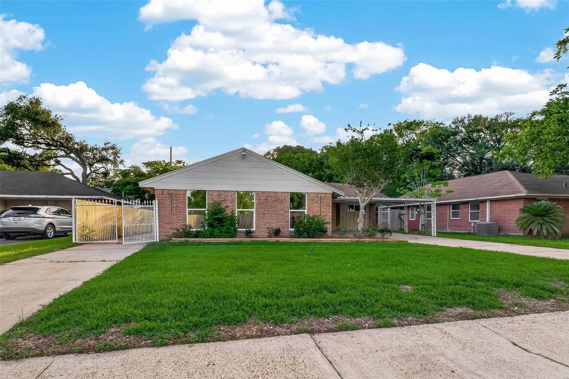 11206 Huggins Drive, Houston, TX 77035 11206 Huggins Drive, Houston, TX 77035