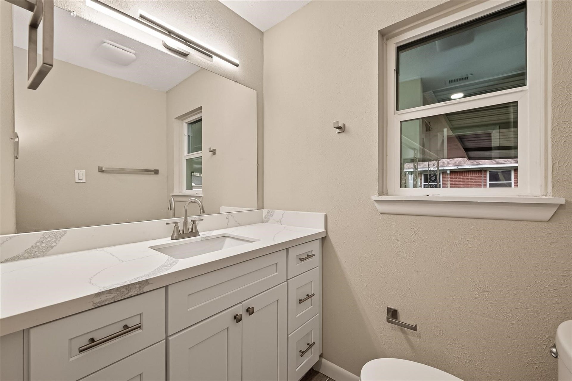 11206 Huggins Drive, Houston, TX 77035 11206 Huggins Drive, Houston, TX 77035