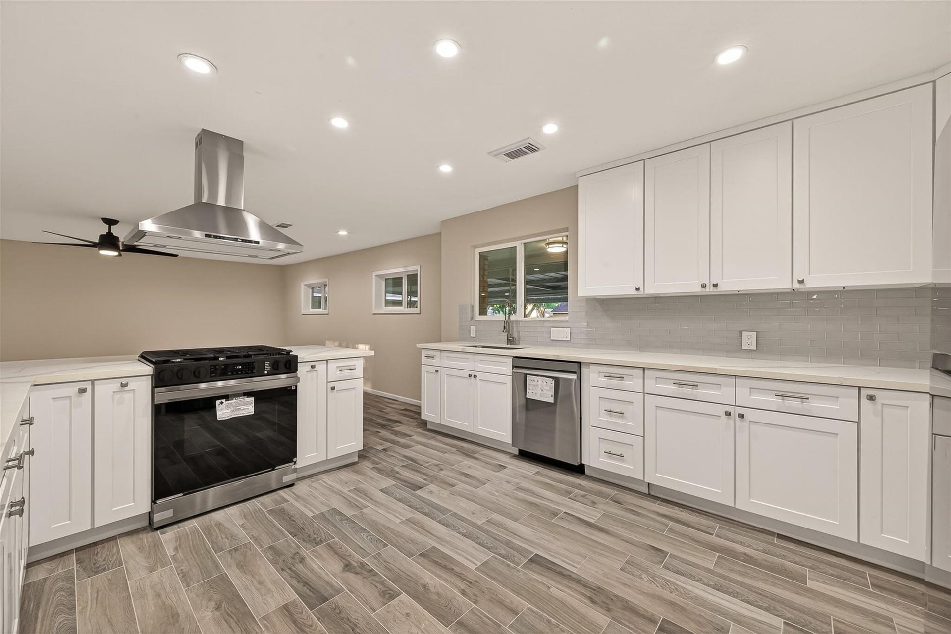 11206 Huggins Drive, Houston, TX 77035 11206 Huggins Drive, Houston, TX 77035