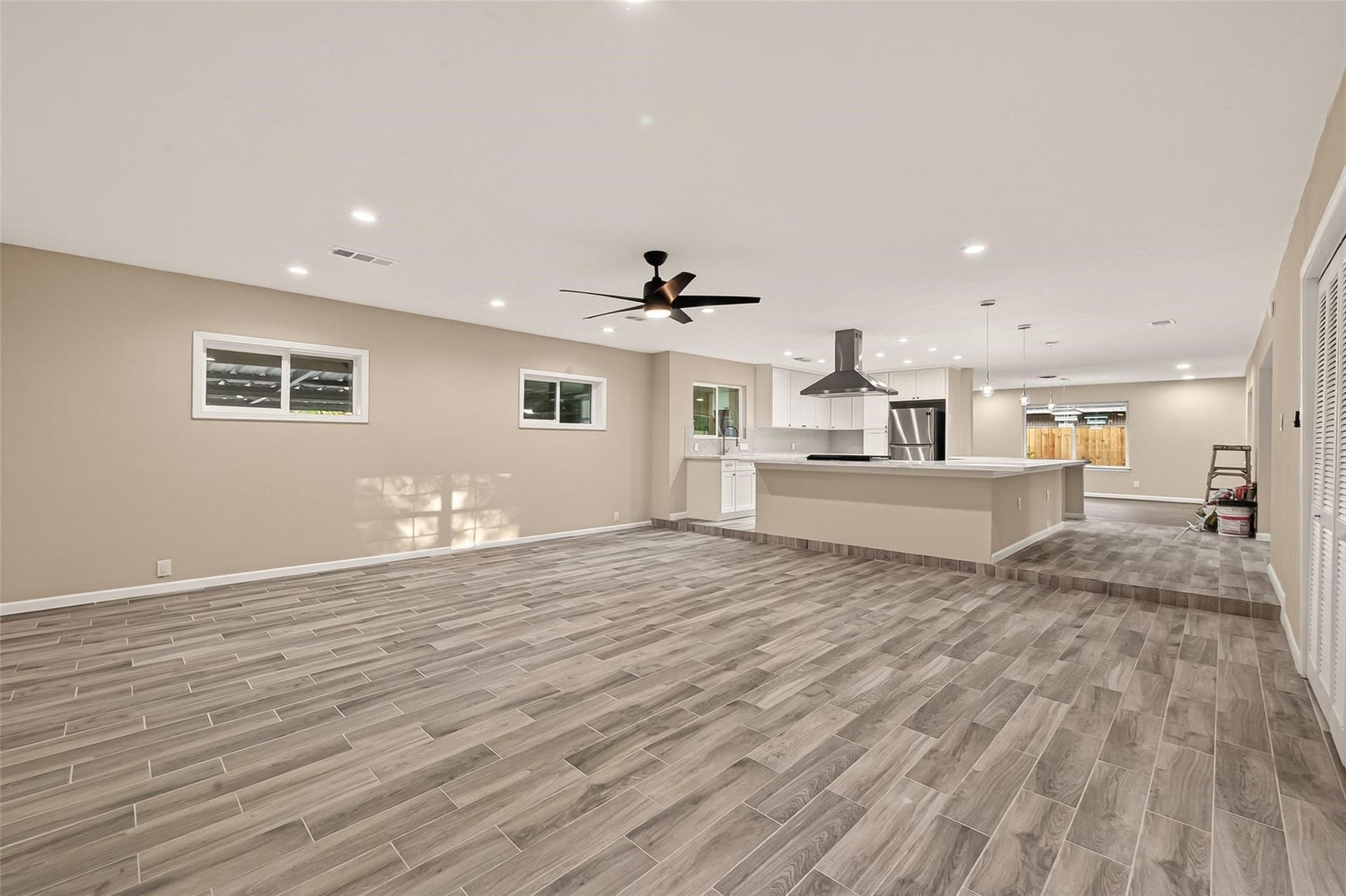 11206 Huggins Drive, Houston, TX 77035 11206 Huggins Drive, Houston, TX 77035
