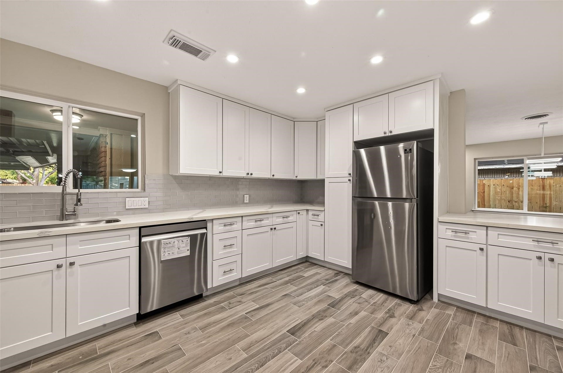 11206 Huggins Drive, Houston, TX 77035 11206 Huggins Drive, Houston, TX 77035