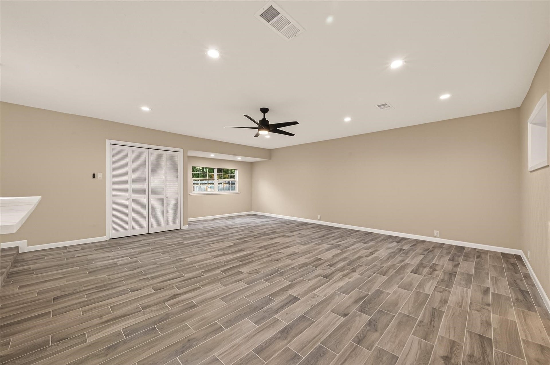 11206 Huggins Drive, Houston, TX 77035 11206 Huggins Drive, Houston, TX 77035