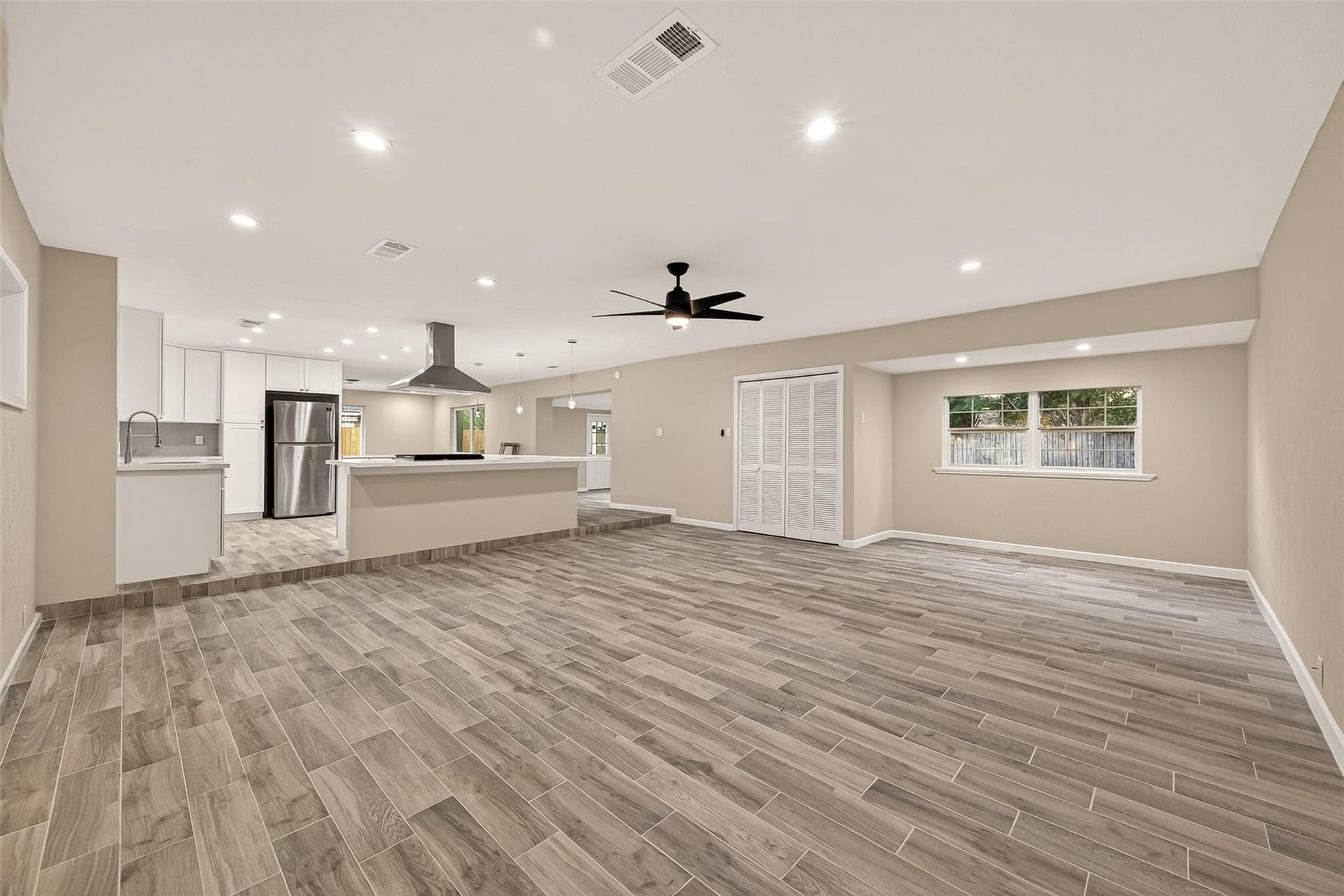 11206 Huggins Drive, Houston, TX 77035 11206 Huggins Drive, Houston, TX 77035