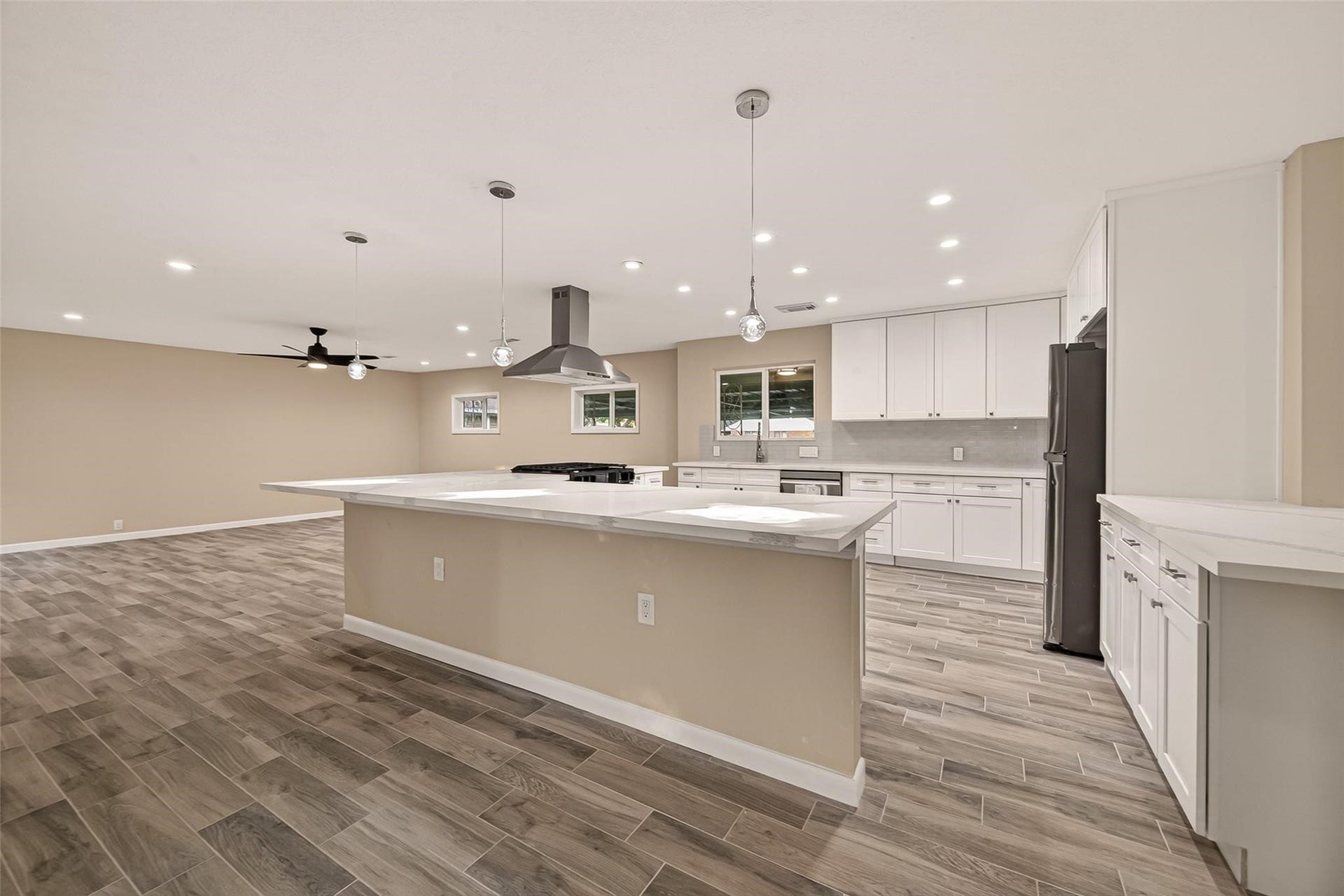 11206 Huggins Drive, Houston, TX 77035 11206 Huggins Drive, Houston, TX 77035