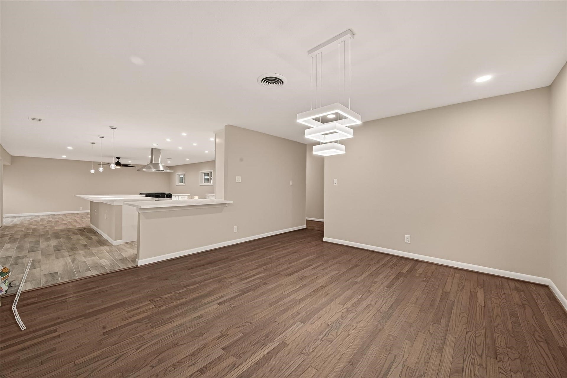 11206 Huggins Drive, Houston, TX 77035 11206 Huggins Drive, Houston, TX 77035